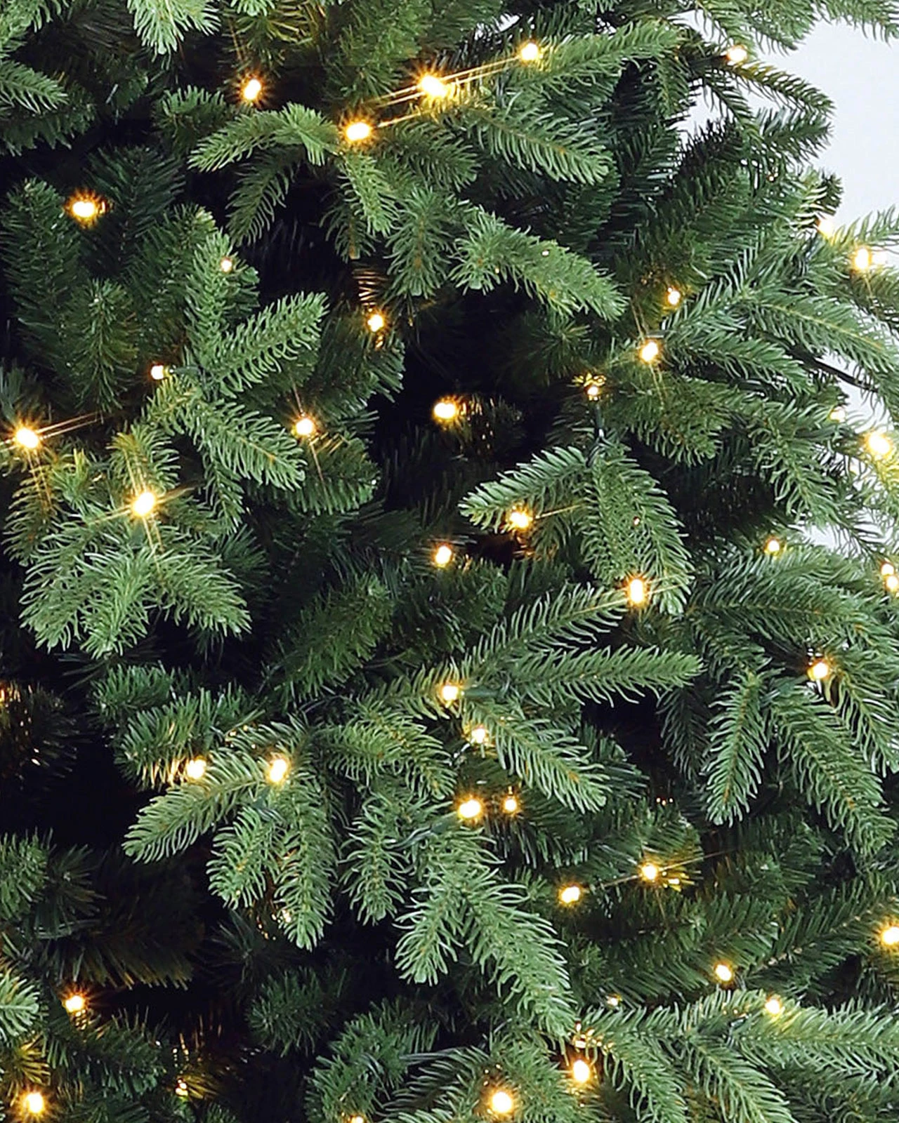 Pre-Lit Green Spruce Tree w/ Power Pole