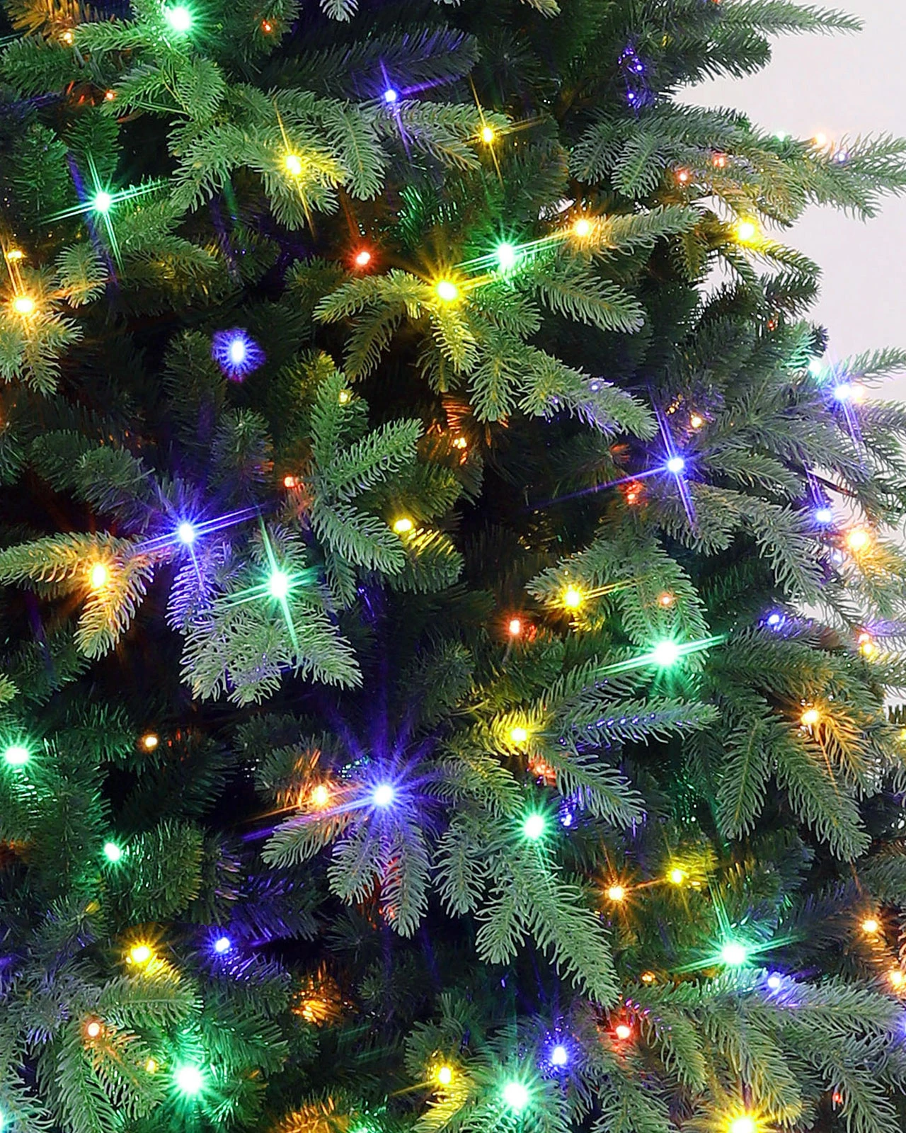 Pre-Lit Green Spruce Tree w/ Power Pole