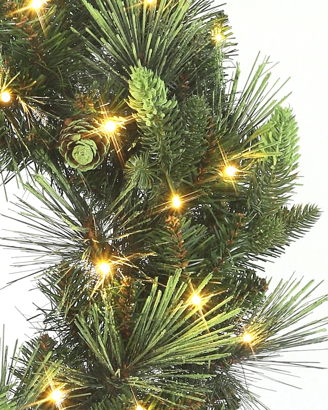 Pre-Lit Green Pine Wreath w/ Pinecones